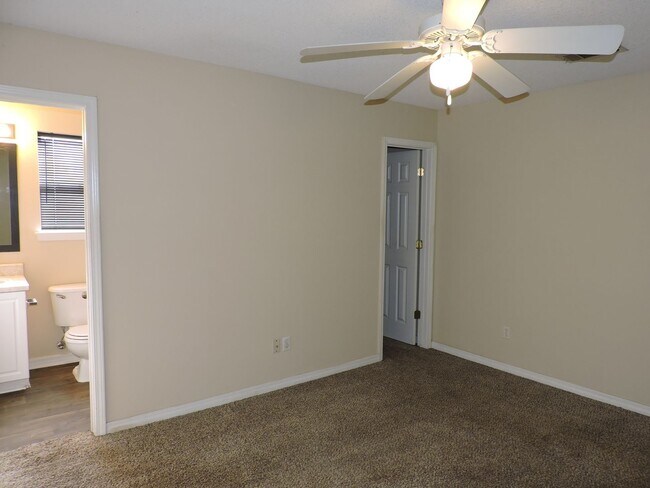 Building Photo - Convenient to NAS & Corry!