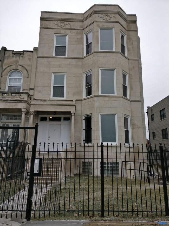 Building Photo - 6342 S Ingleside Ave