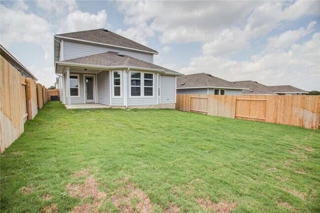 Building Photo - 344 Gaida Loop, Georgetown, Texas 78628
