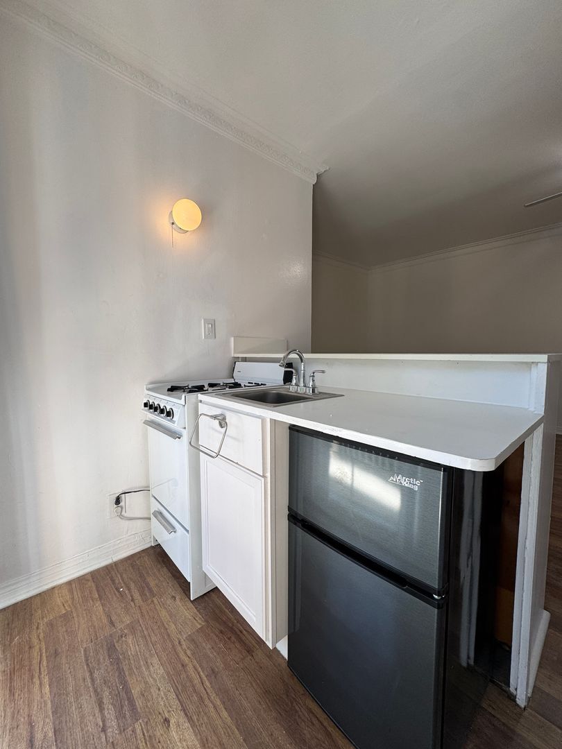 Interior Photo - Hayworth Courtyard Apartments – West Hollywood Living