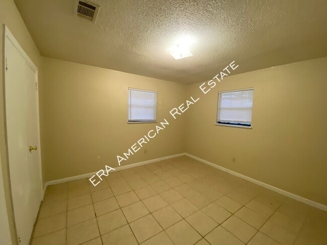 Building Photo - 986 N 20th St