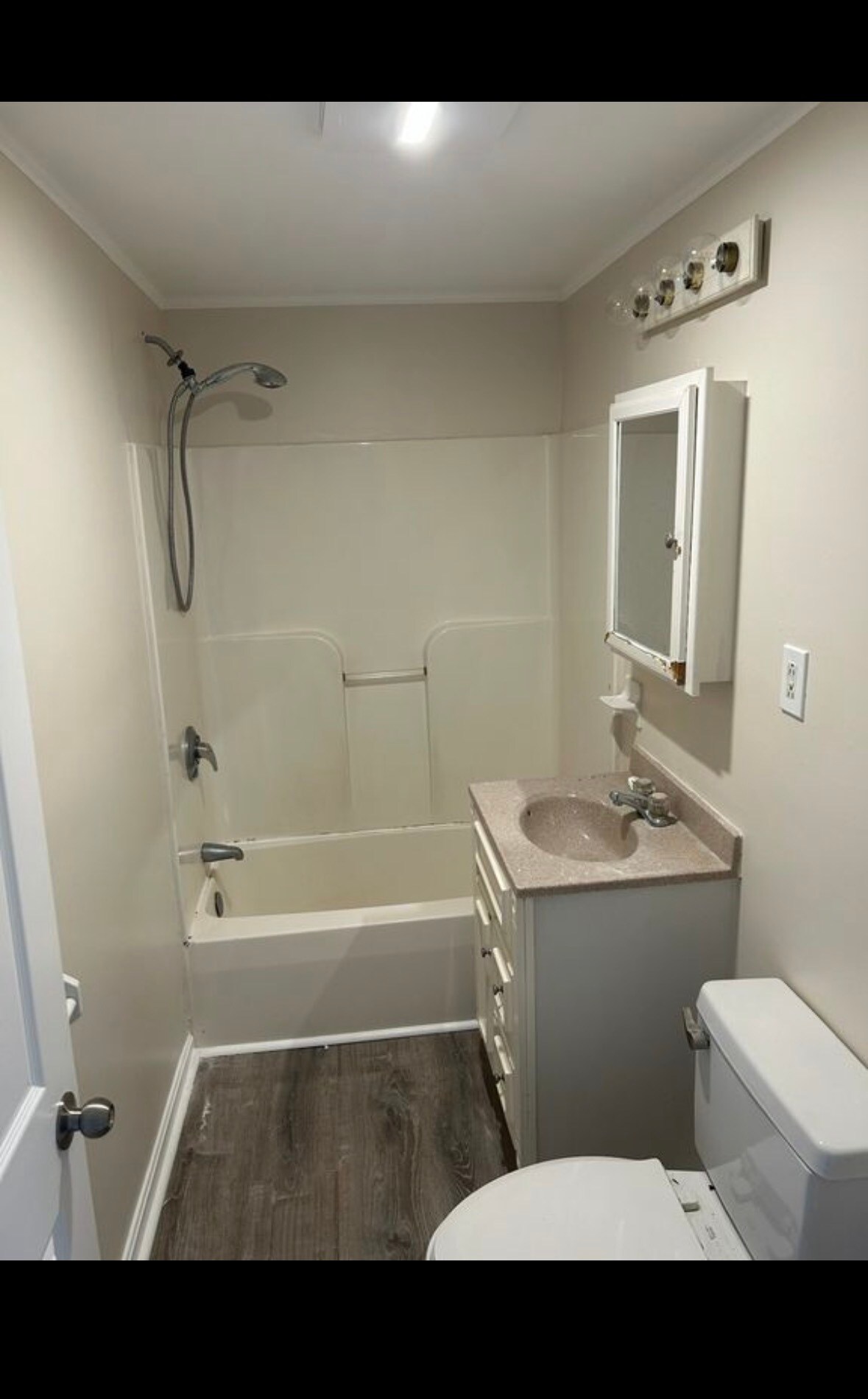 Building Photo - 37 Maple St