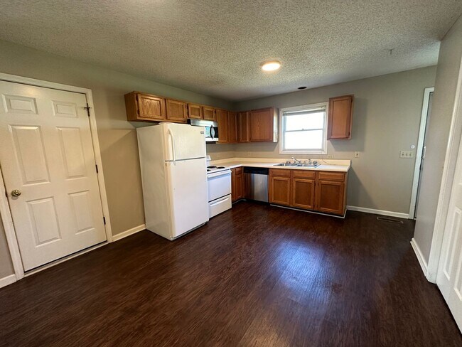 Building Photo - 1004 Northwood Dr