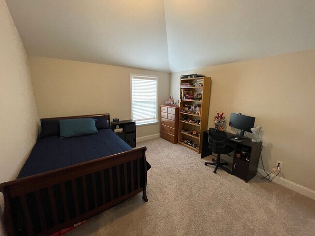 Building Photo - 819 Lost Grv Trl