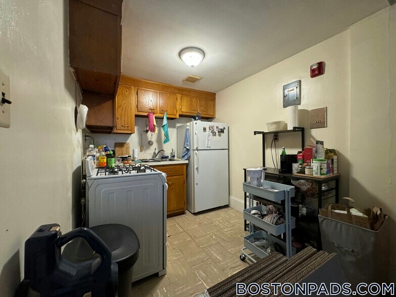 Building Photo - 1069 Beacon St