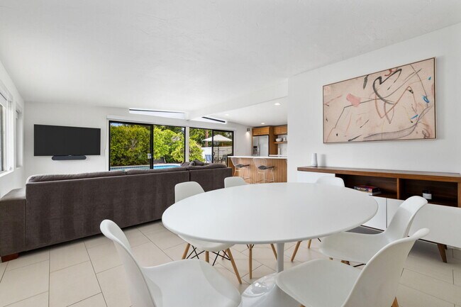 Building Photo - 45720 Abronia Trail