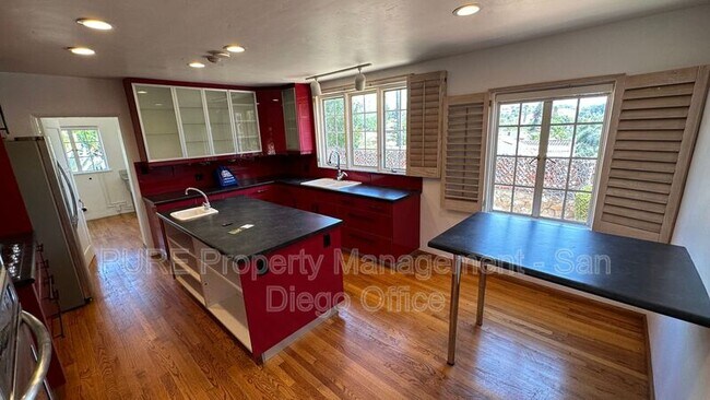 Building Photo - 2108 Alta Vista Dr