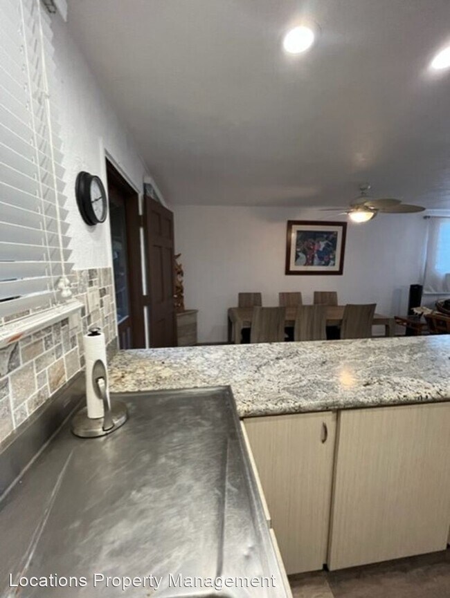 Building Photo - 3 br, 1.5 bath House - 68-252 Au Street