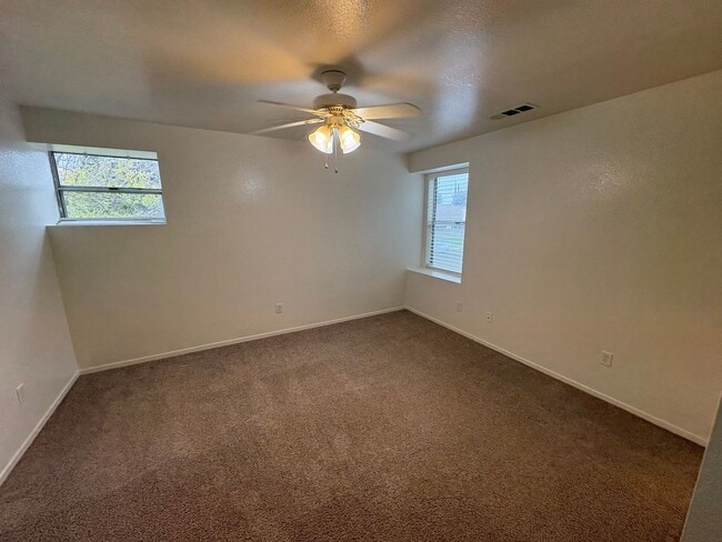 Building Photo - 2 story house in NW Visalia Available Now