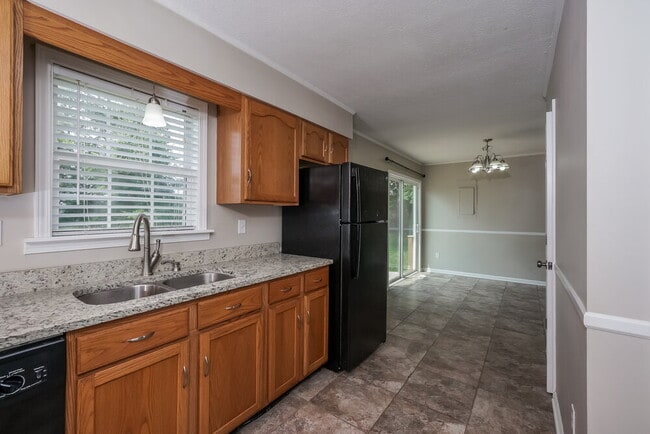 Building Photo - 127 Agin Way