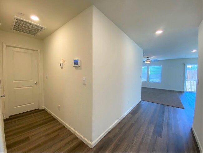 Building Photo - 1334 Ridge Dr