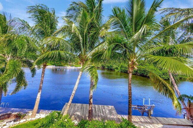 Building Photo - 400 Venice Dr