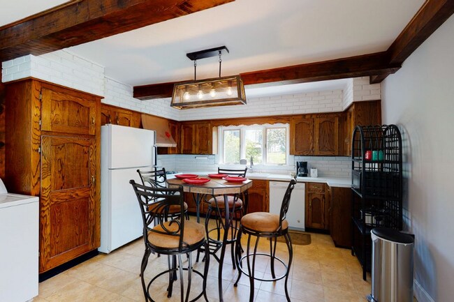 Building Photo - 23 Mechanic St