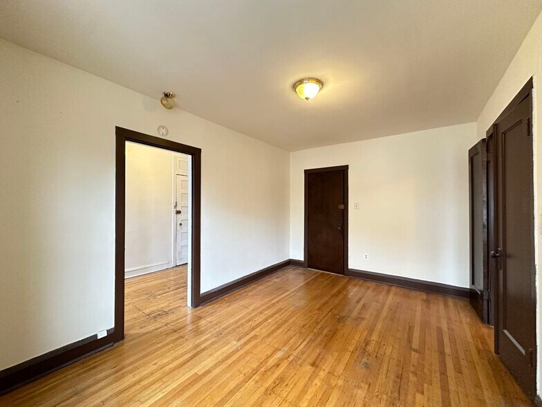 Building Photo - 3306 W Schubert Ave