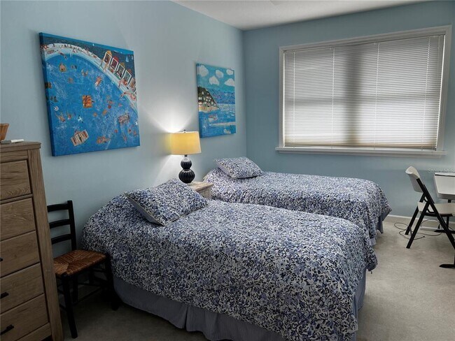 Building Photo - 750 N Tamiami Trl