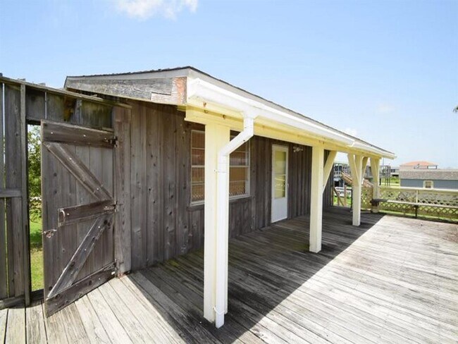 Building Photo - 2104 Galveston Ave