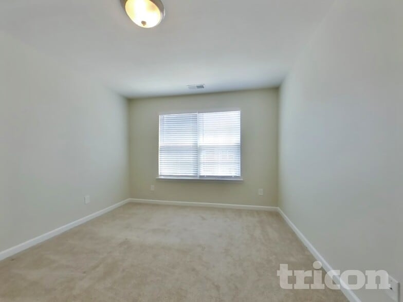 Building Photo - 404 Riverwood Ct