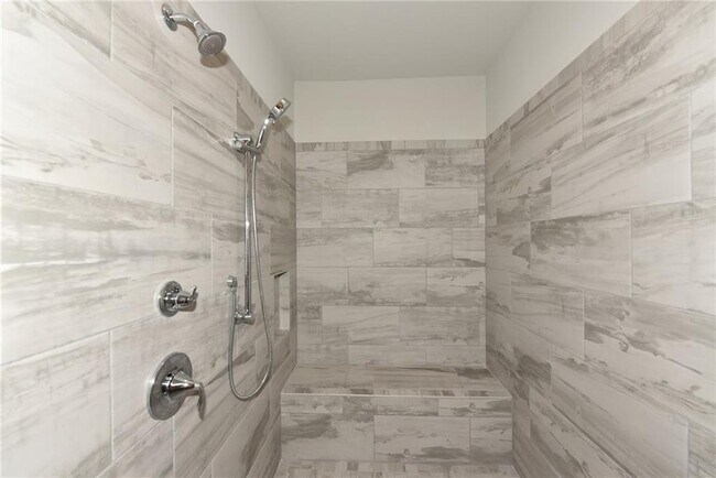 Building Photo - 5240 Cresslyn Rdg