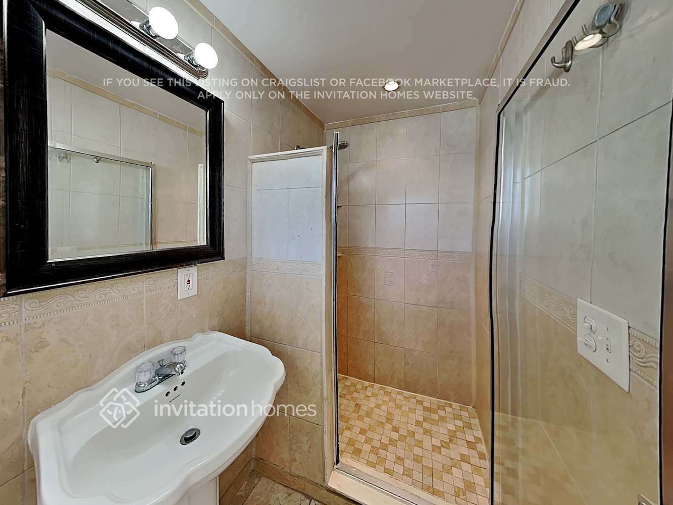 Building Photo - 2522 Holly Rd