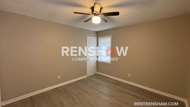 Building Photo - 3919 Dante Ave