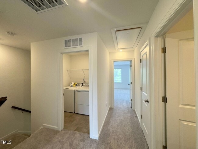 Building Photo - 414 Rowe Wy