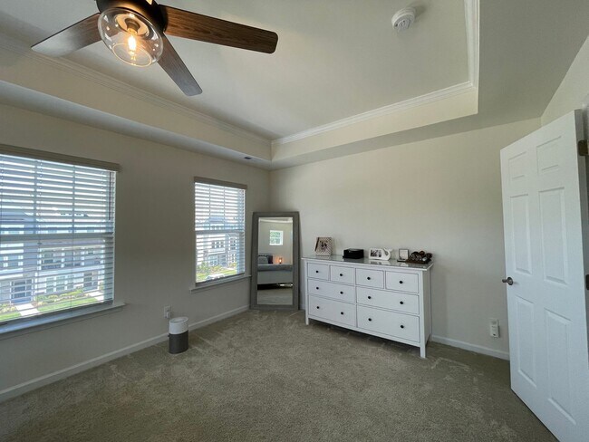 Building Photo - Huntington Pointe