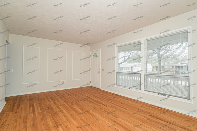 Building Photo - 2740 Radcliffe Dr