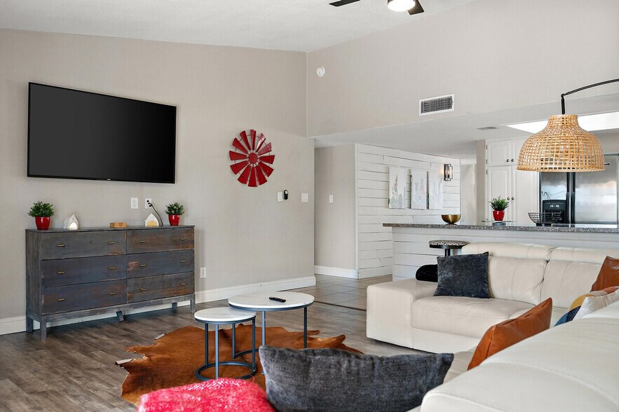 Building Photo - 4329 E Cherokee St