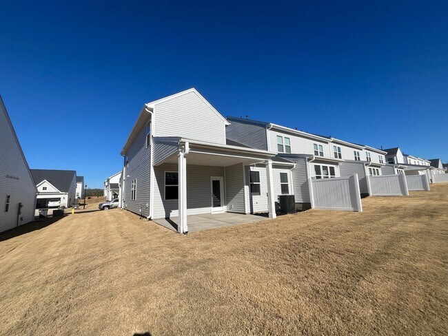 Building Photo - New 4/3 Townhome Available Now