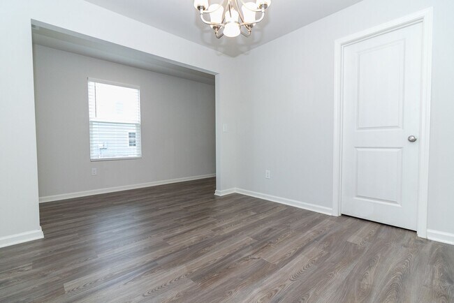 Building Photo - 104 Ashwood Ave