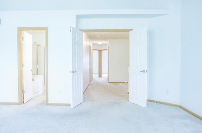 Building Photo - 4385 Empress Dr N