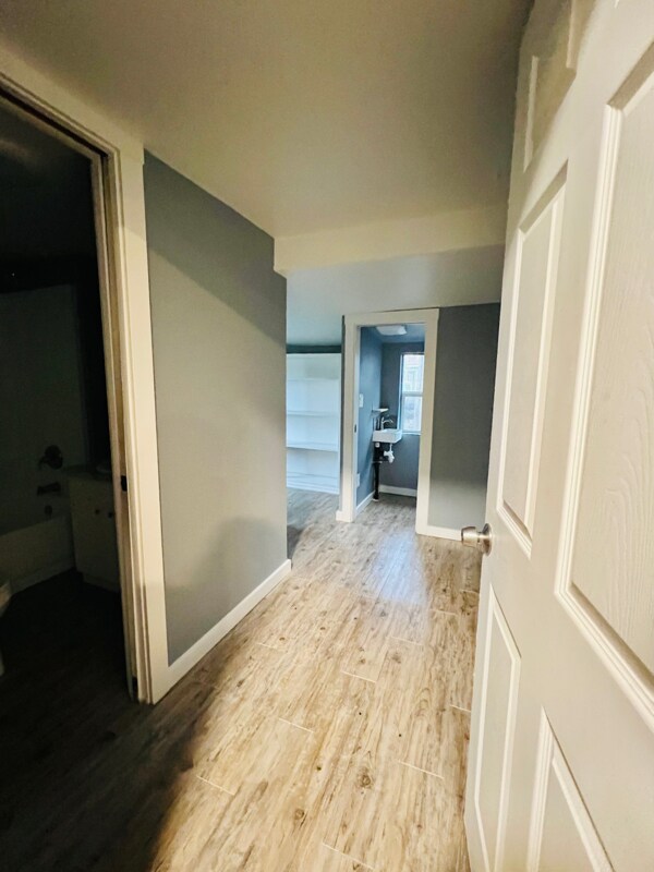 Building Photo - 260 W Chestnut St