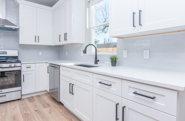 Building Photo - 8006 Gault St