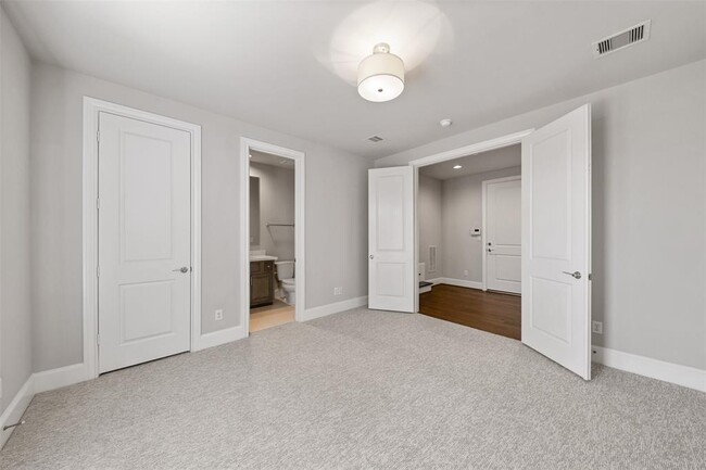 Building Photo - 4021 University Grove St