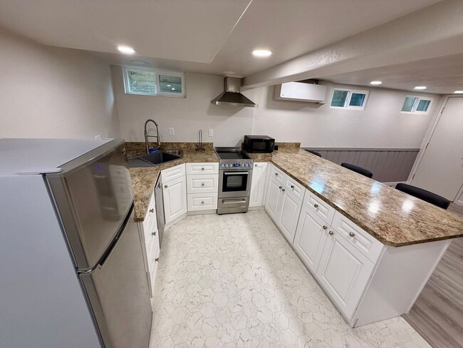 Building Photo - 24AS Studio