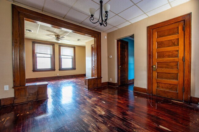 Building Photo - 30 S 6th St