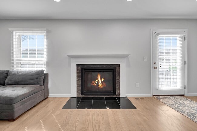 Building Photo - 41705 Broquet Dr