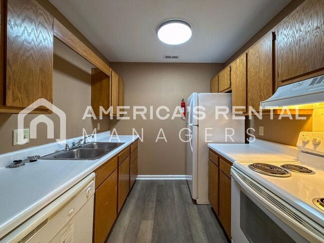 Building Photo - DEPOSIT PENDING! Lovely 2 Bed, 2 Bath Townhome for Rent in Montevallo, AL! COMING SOON!