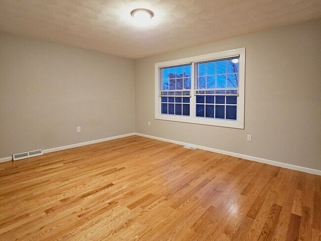 Building Photo - 344 Neponset St
