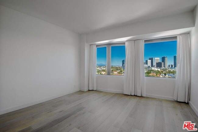 Building Photo - 10520 Wilshire Blvd