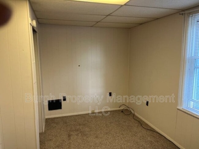 Building Photo - 302 S 11th St