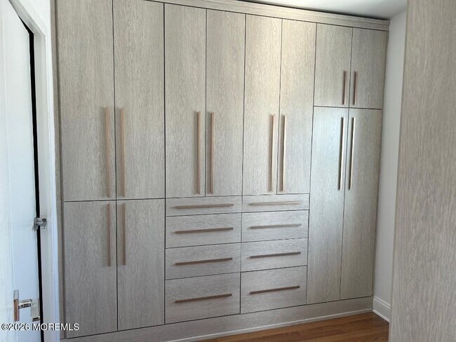 Building Photo - 122 Bodman Pl