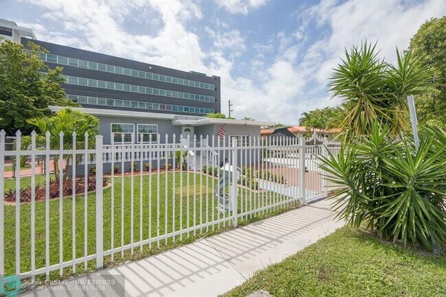 Building Photo - 2150 SW 21st Ter