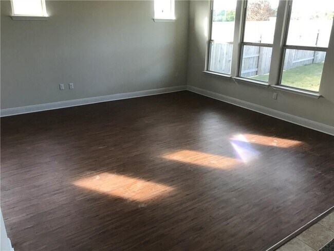 Building Photo - 9404 Hunter Ln