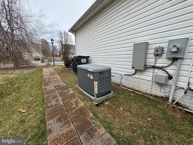 Building Photo - 29 Newbury Dr