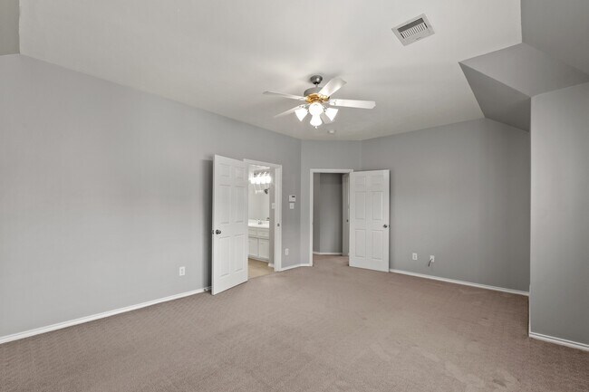 Building Photo - 5314 Schuler St