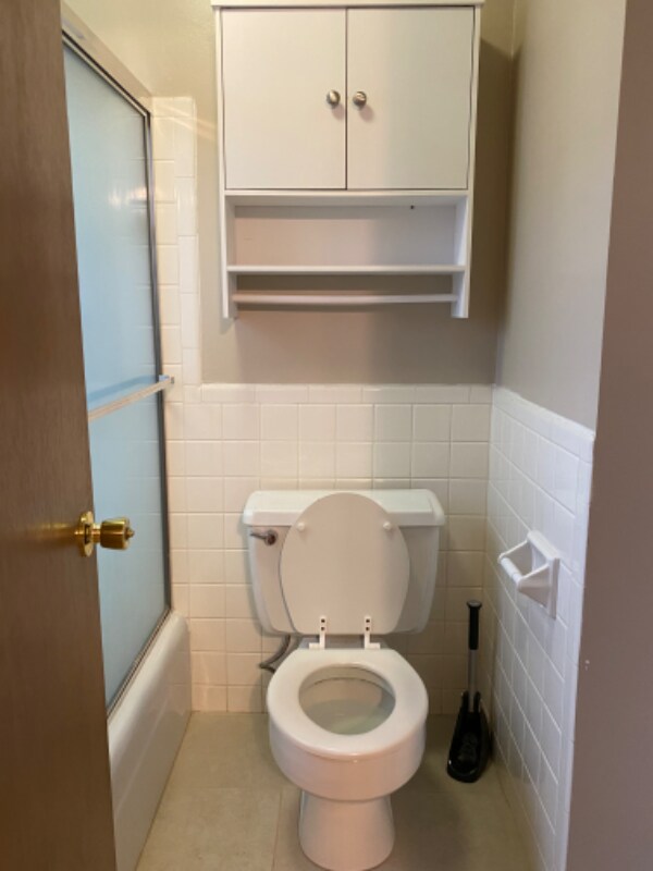 Building Photo - 3727 NE Colonial Dr