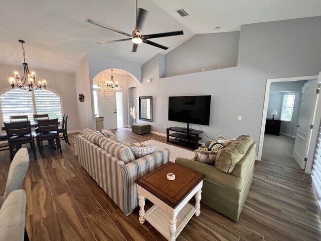 Building Photo - Waterfront Paradise in Punta Gorda Isles –...