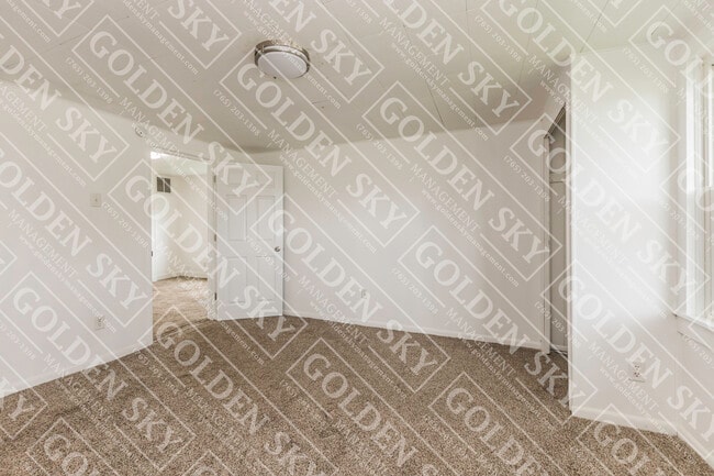 Building Photo - 628 W Memorial Dr