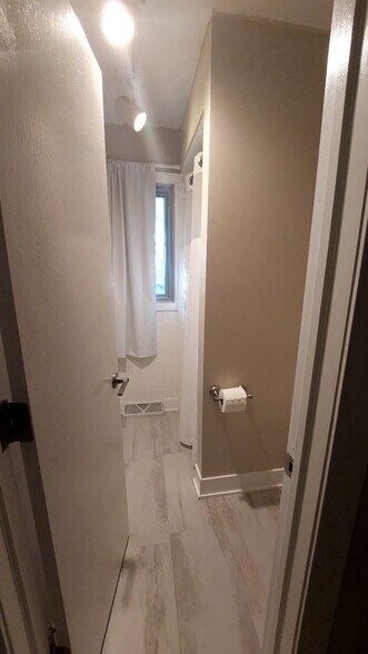 Building Photo - 866 S 156th Ave